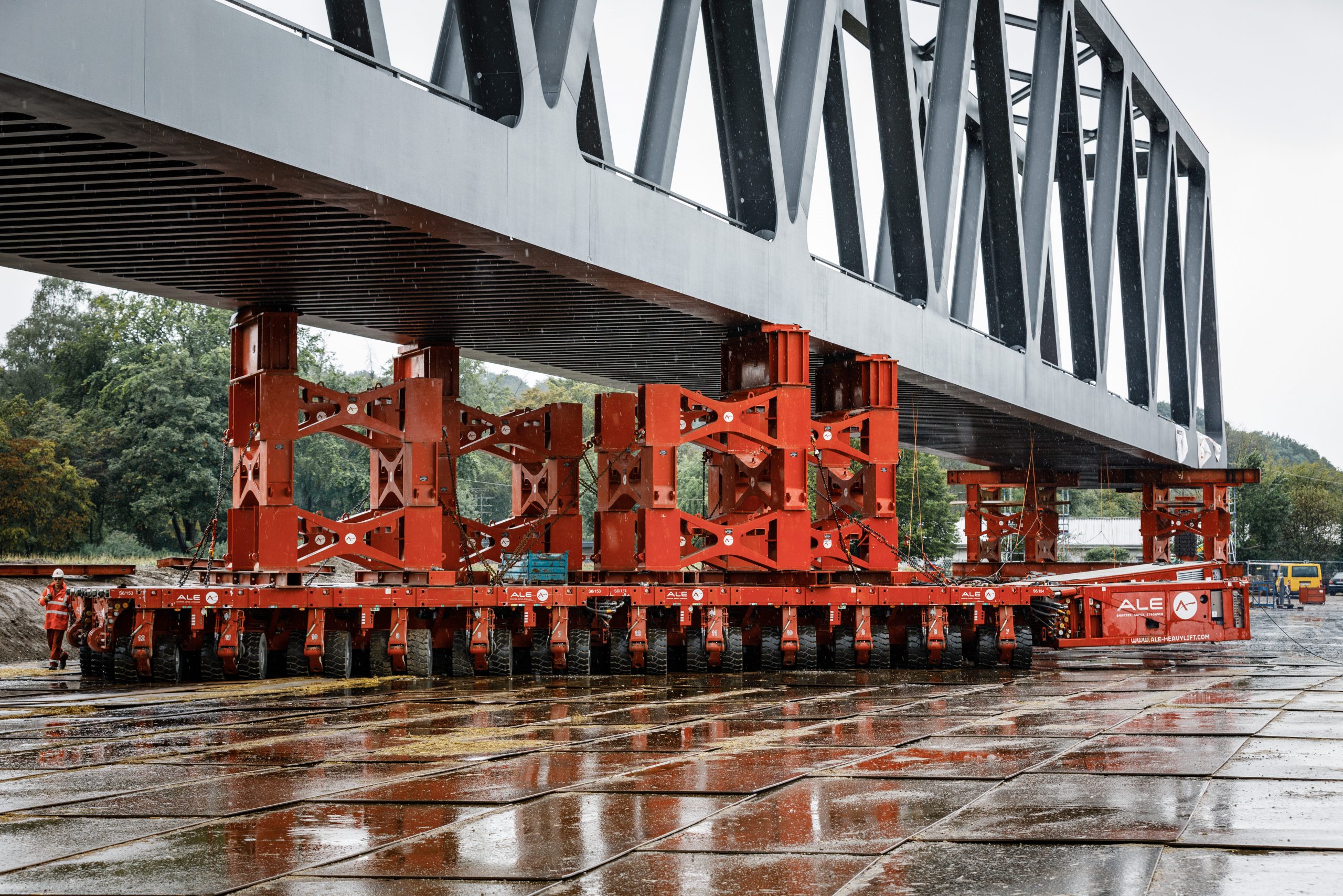 Railway overpass Ruhrkanalbrücke - bridge being pushed