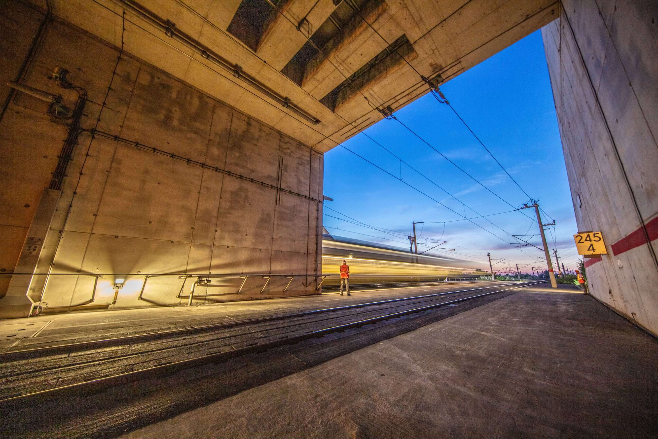Bahnausbau: Katzenbergtunnel blick von Innen nach Außen