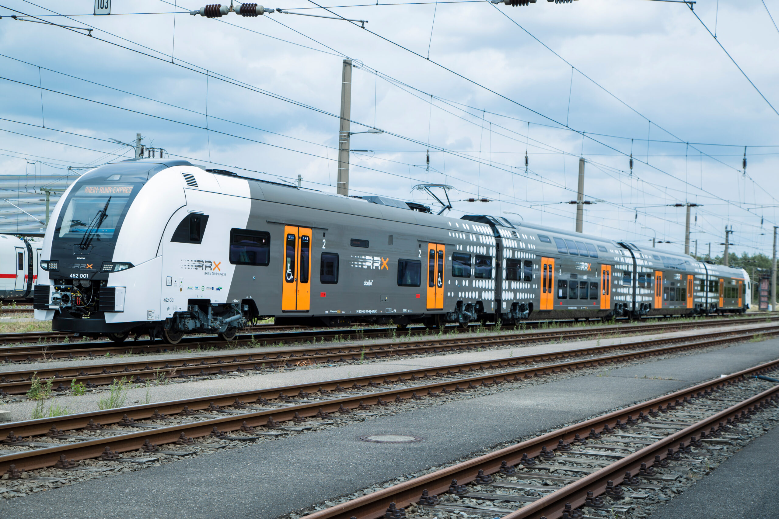 RRX - Rhein Ruhr Express in Nordrhein-Westfalen - Seitenperspektive