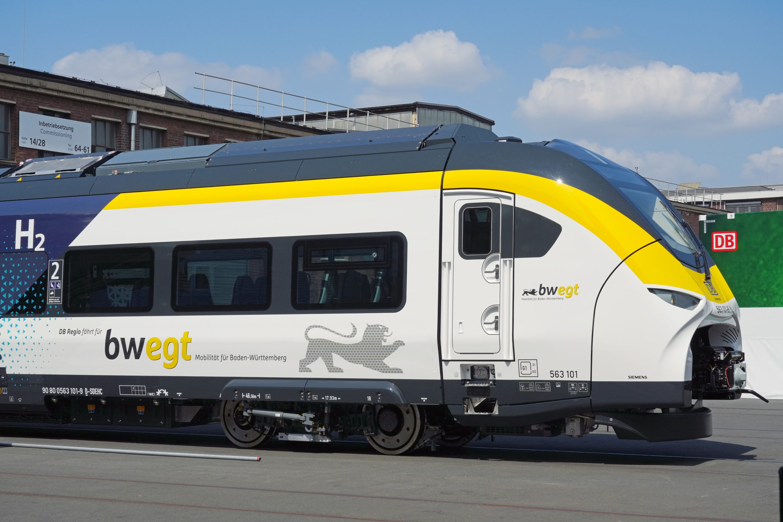 Premiere: Deutsche Bahn and Siemens Mobility present new hydrogen train and hydrogen storage trailer