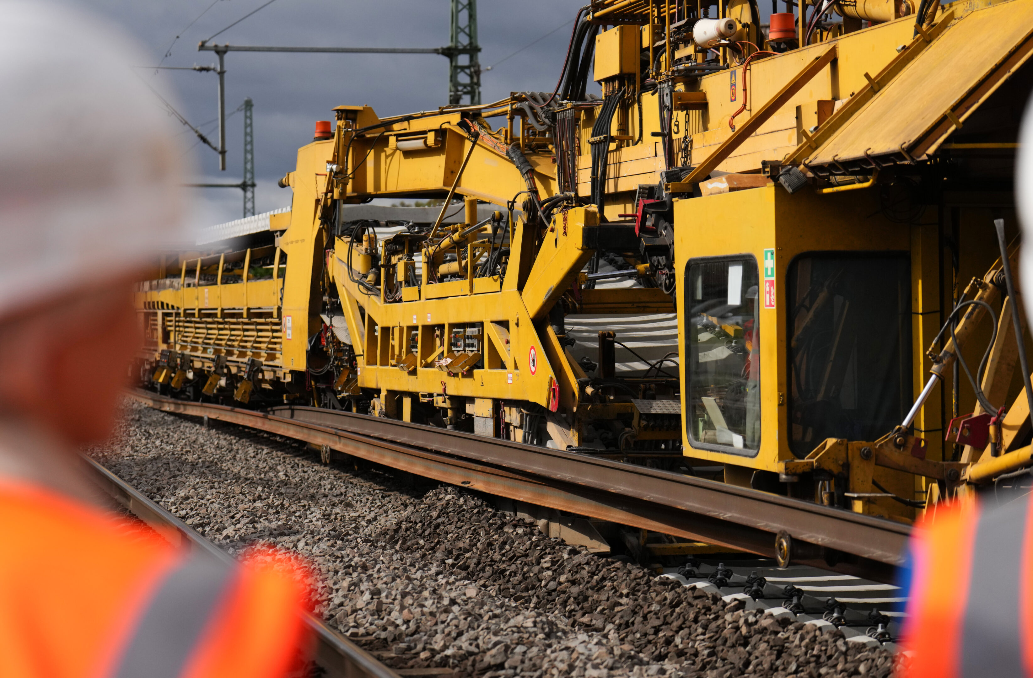 Track conversion train in Groß-Rohrheim