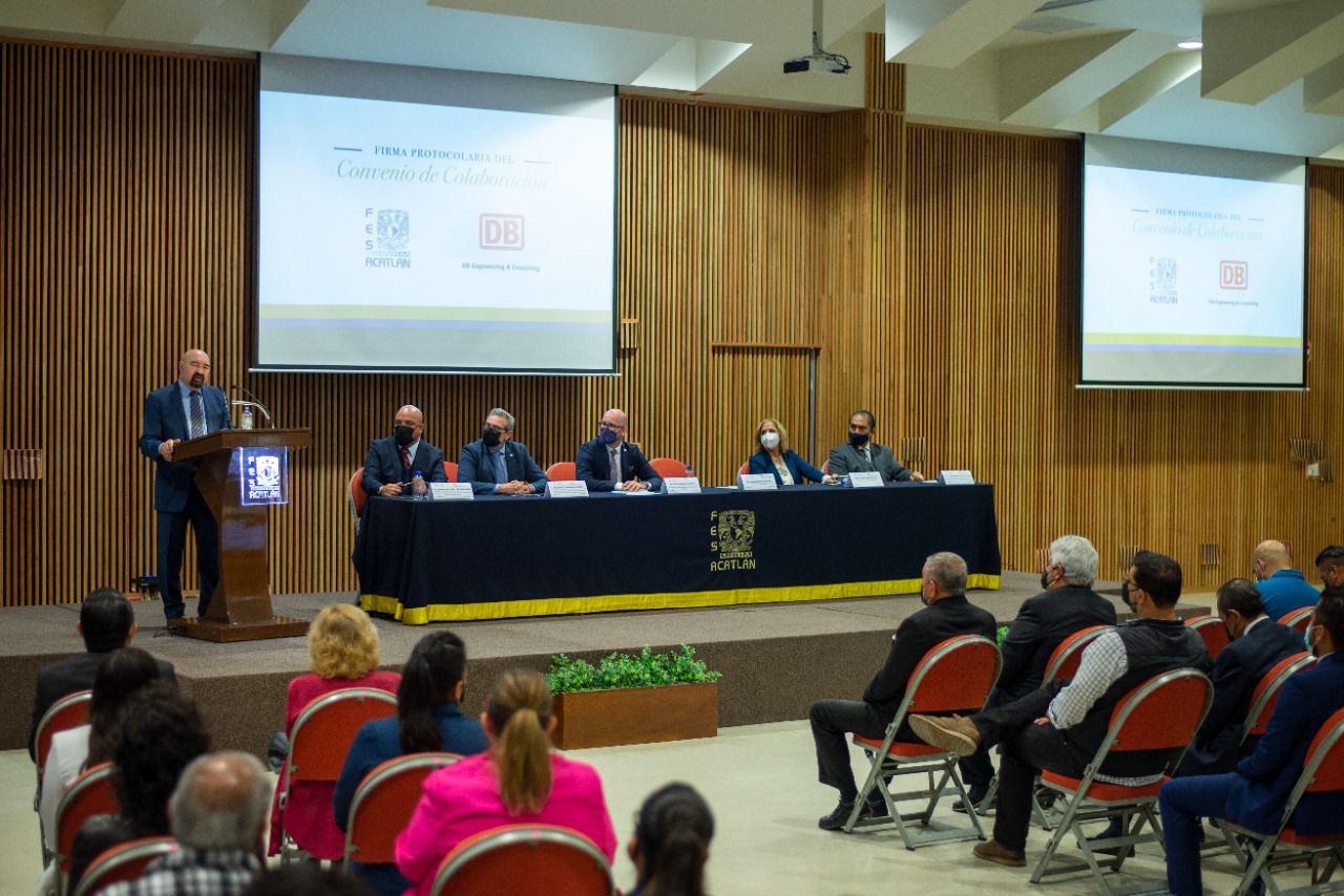 Ausbildungsabkommen: Vertreter der DB Engineering & Consulting und der FES Acatlán (UNAM) wohnen der Zeremonie in Mexiko bei