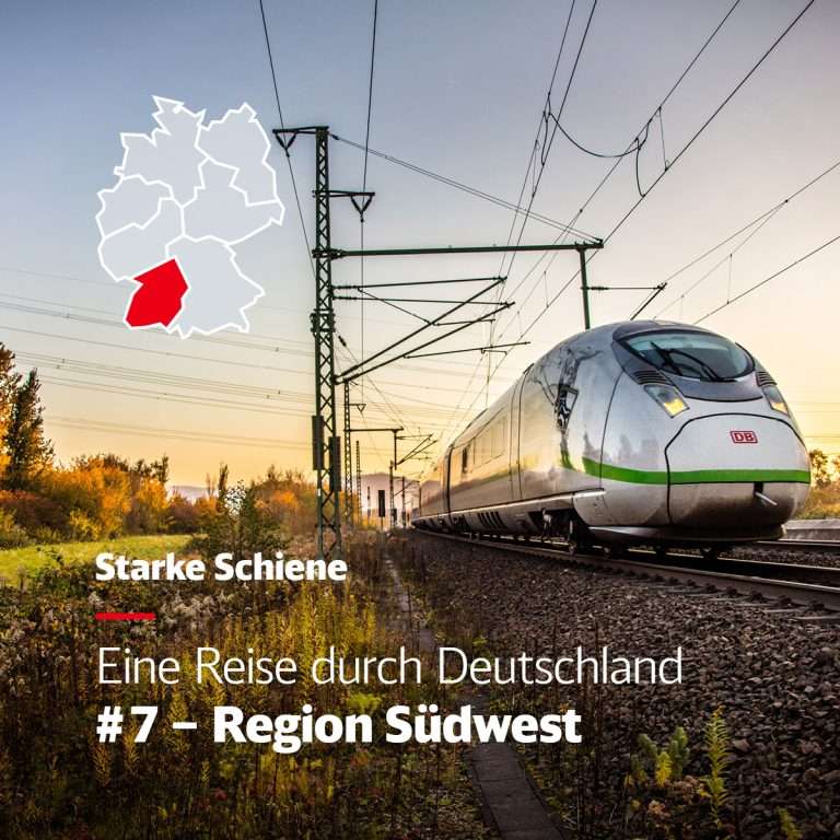 Schienenverkehr_Daniel-Saarbourg_-Zug fährt durch Landschaft
