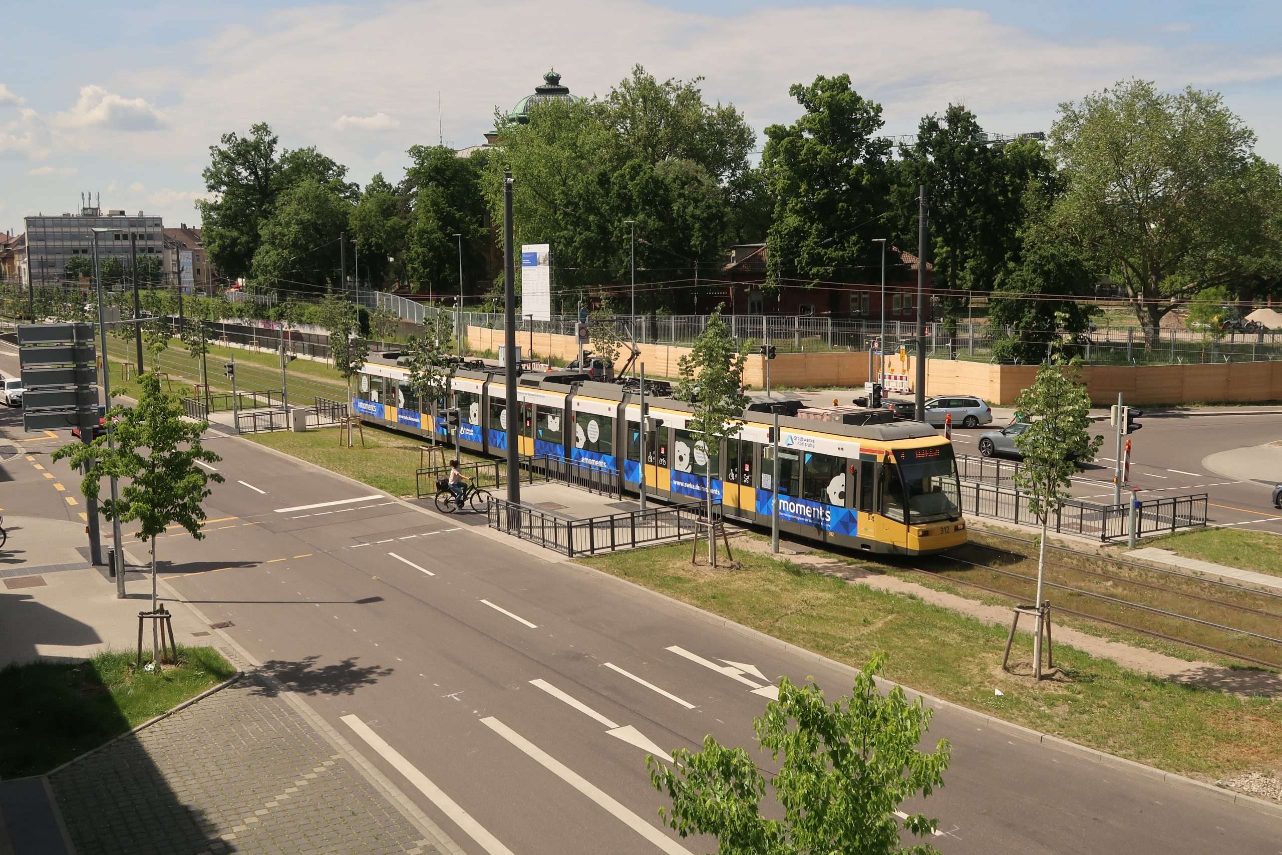 Kombilösung Karlsruhe_DB Engineering & Consulting_Straßenbahn Karlsruhe auf  Gleisen