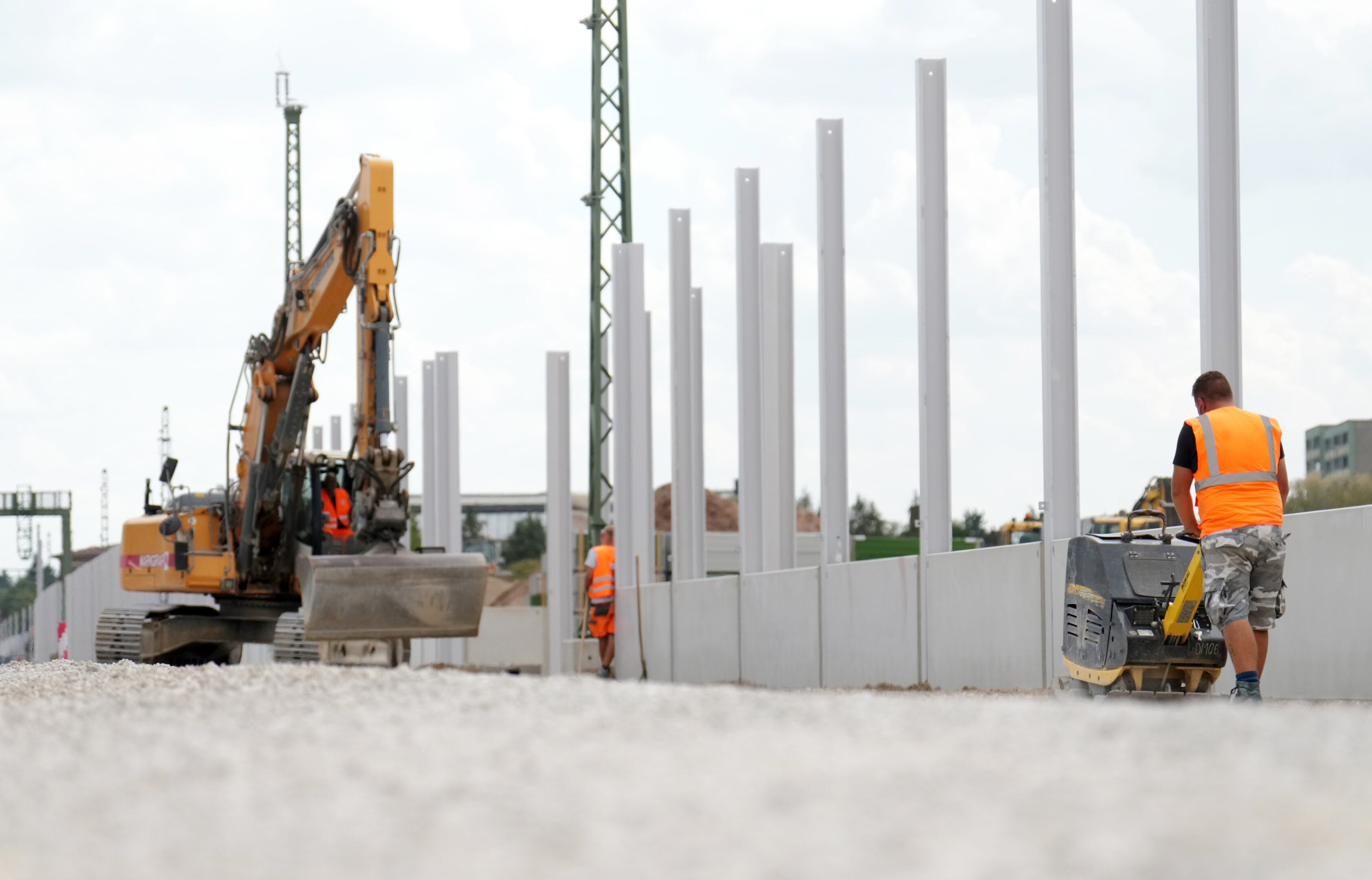 Construction of noise barriers near Forchheim section