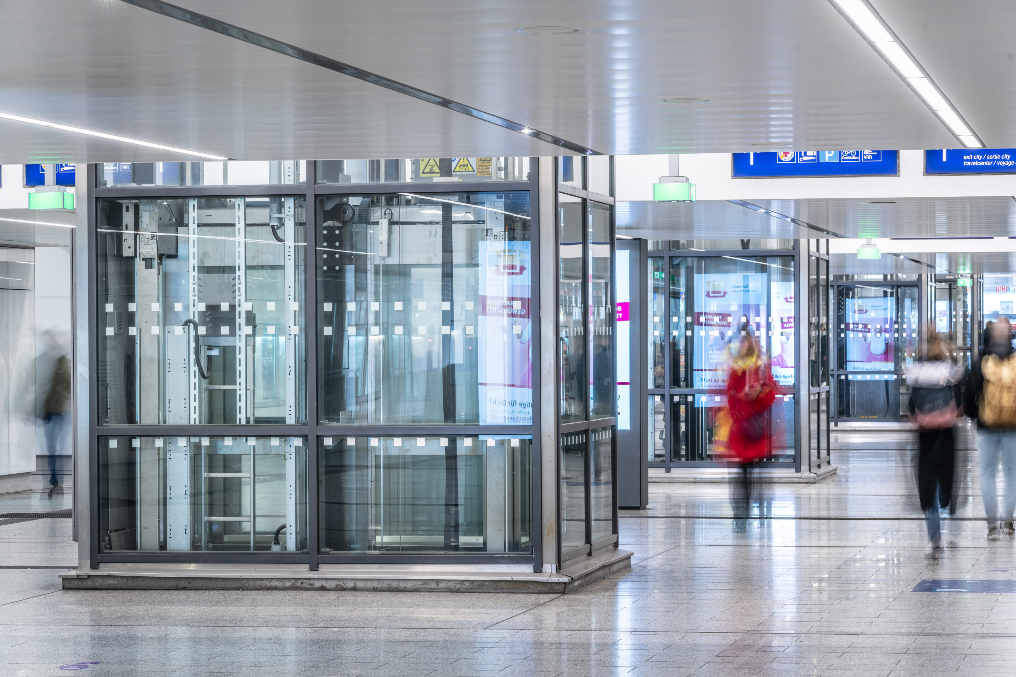 Neue Aufzüge im erweiterten Personentunnel