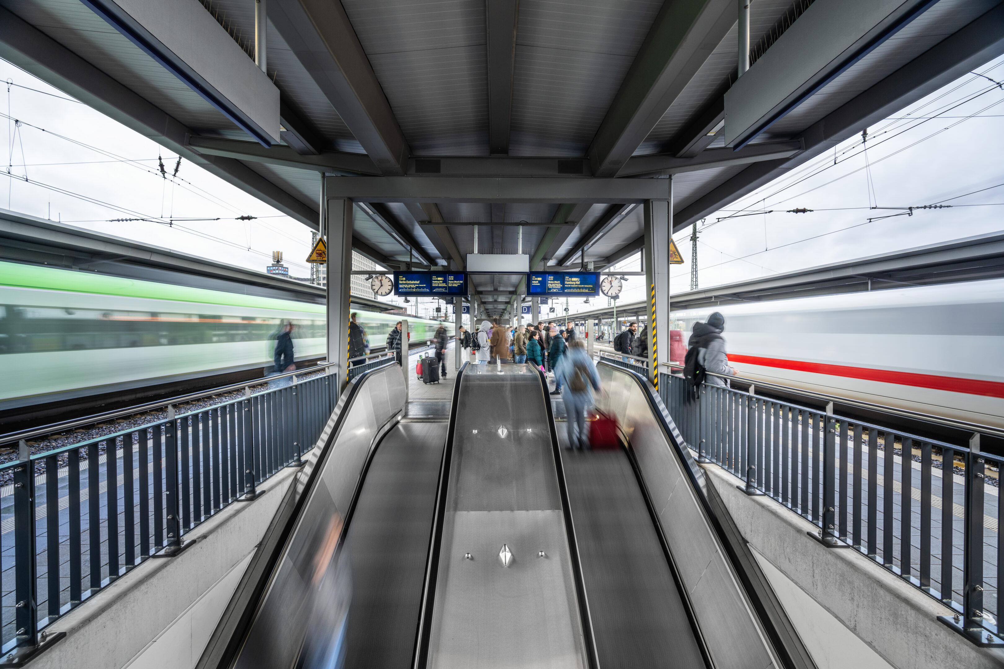 Modernisierung und Erneuerung der Fahrtreppen zu den Bahnsteigen