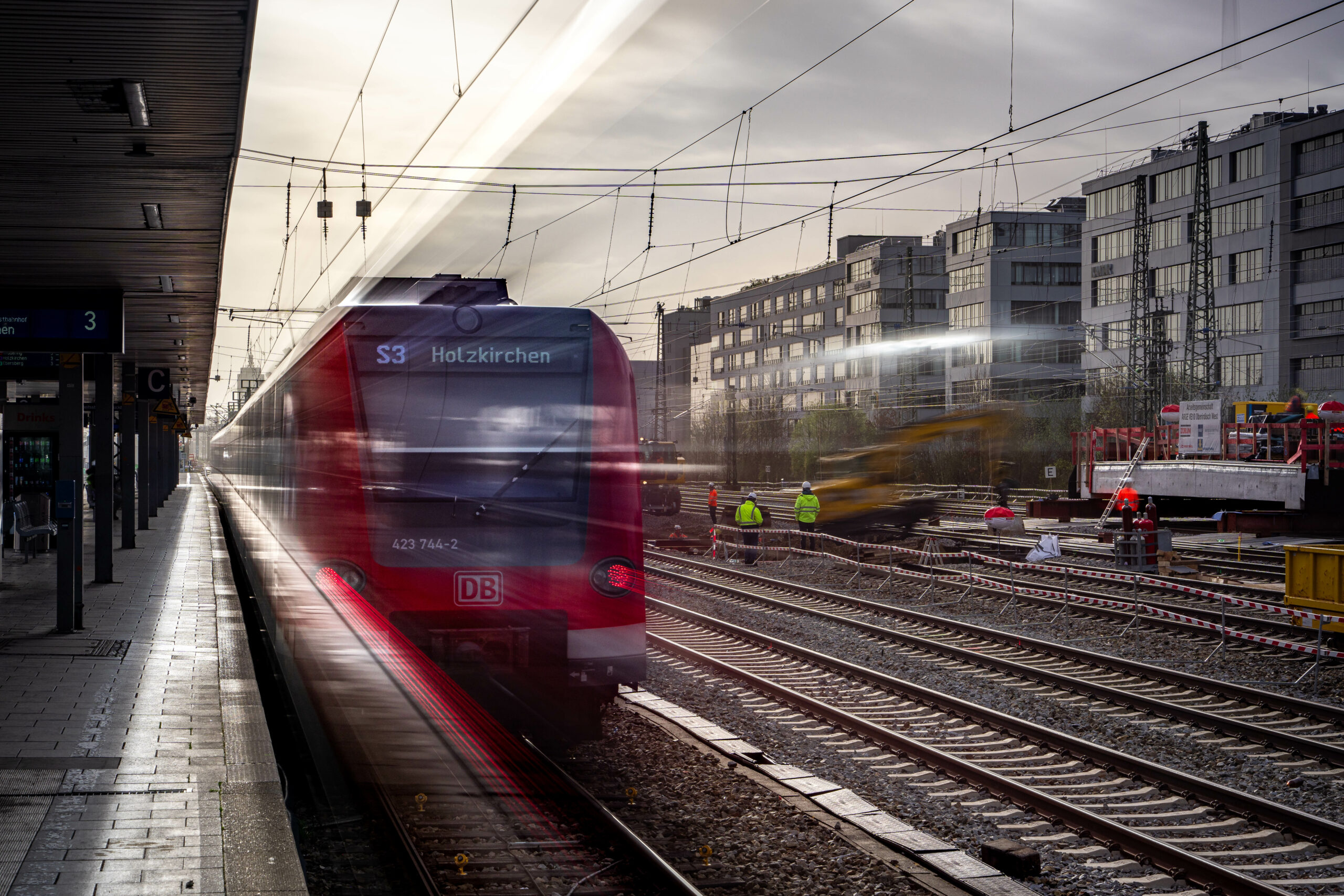 Einfahrender Zug auf 2. Stammstrecke München