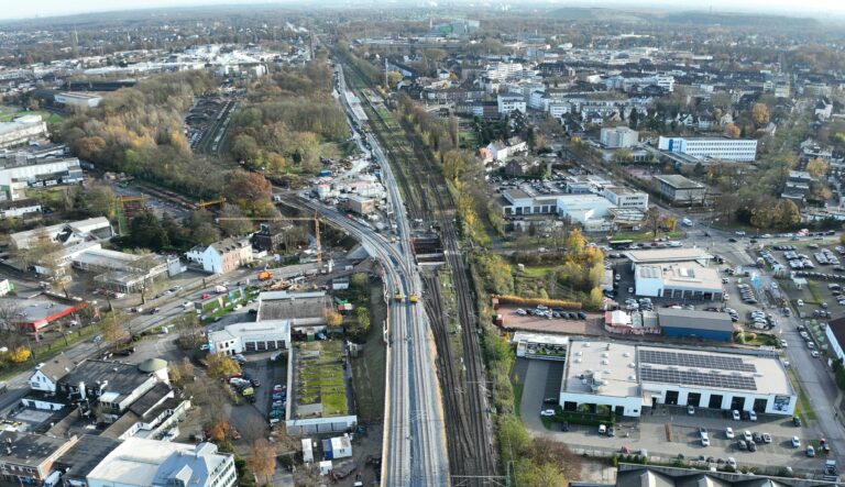 Streckenabschnitt von ABS Emmerich - Oberhausen aus Vogelperspektive, aufgenommen mit einer Drohne