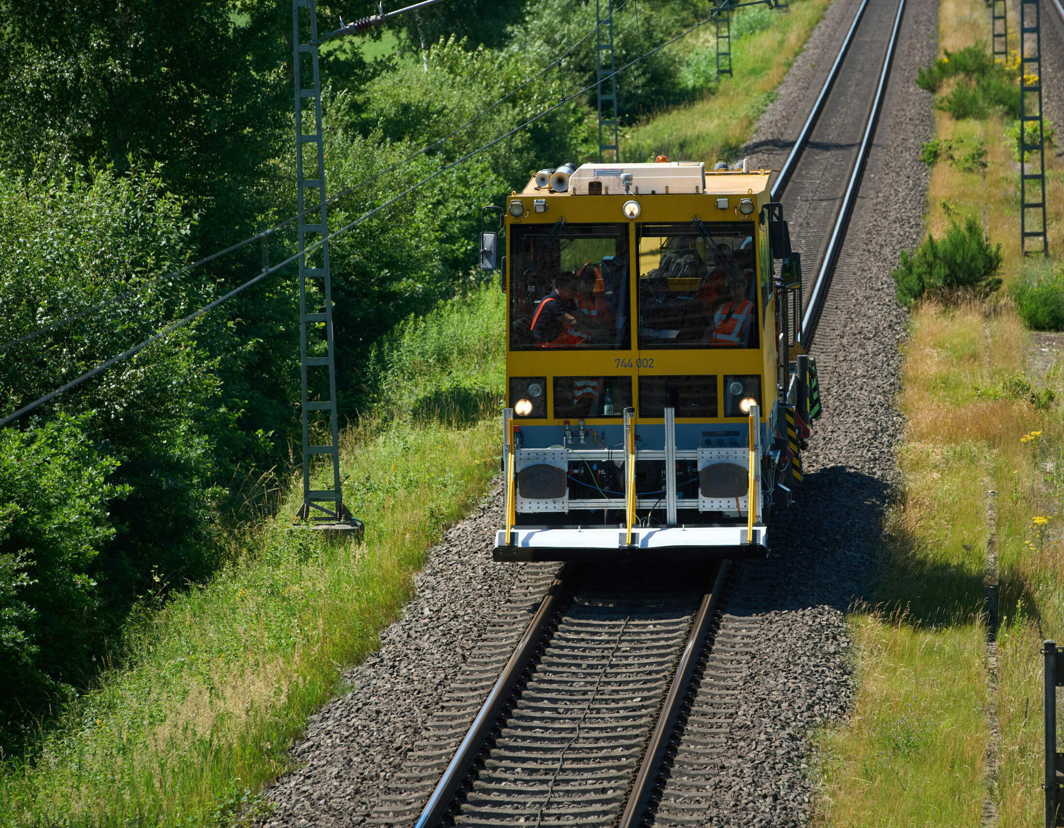 Ground-penetrating radar_measuring vehicle on rail