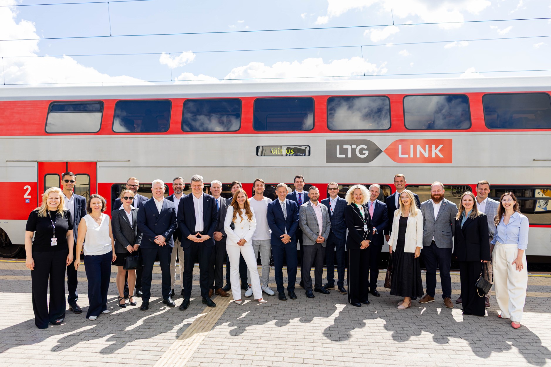 Rail Baltica Abschnitt Kaunas-Polen: Gruppenfoto im Rahmen der feierlichen Unterzeichnung