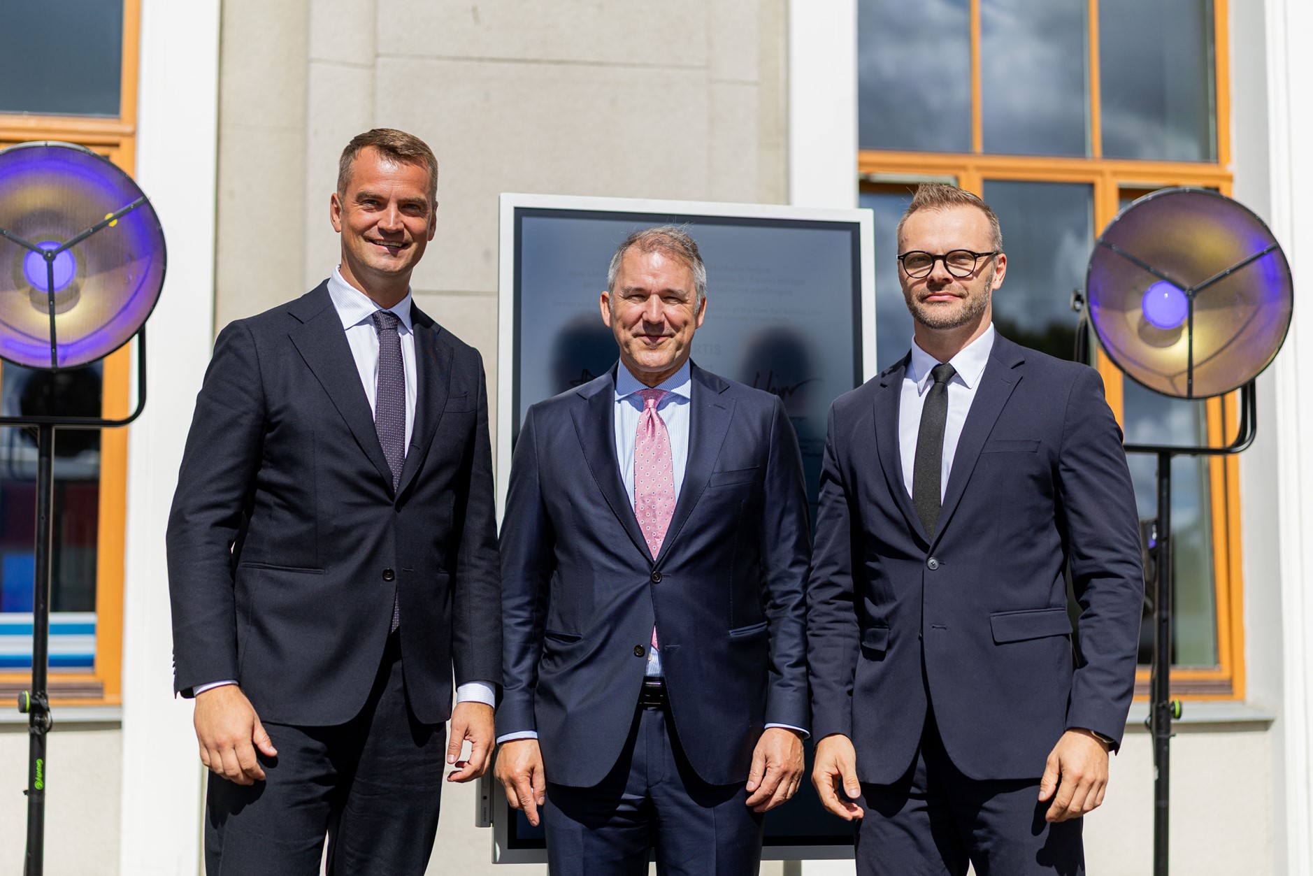 Rail Baltica Abschnitt Kaunas-Polen: Stefan Geisperger auf der Bühne bei der Vertragsunterzeichnung