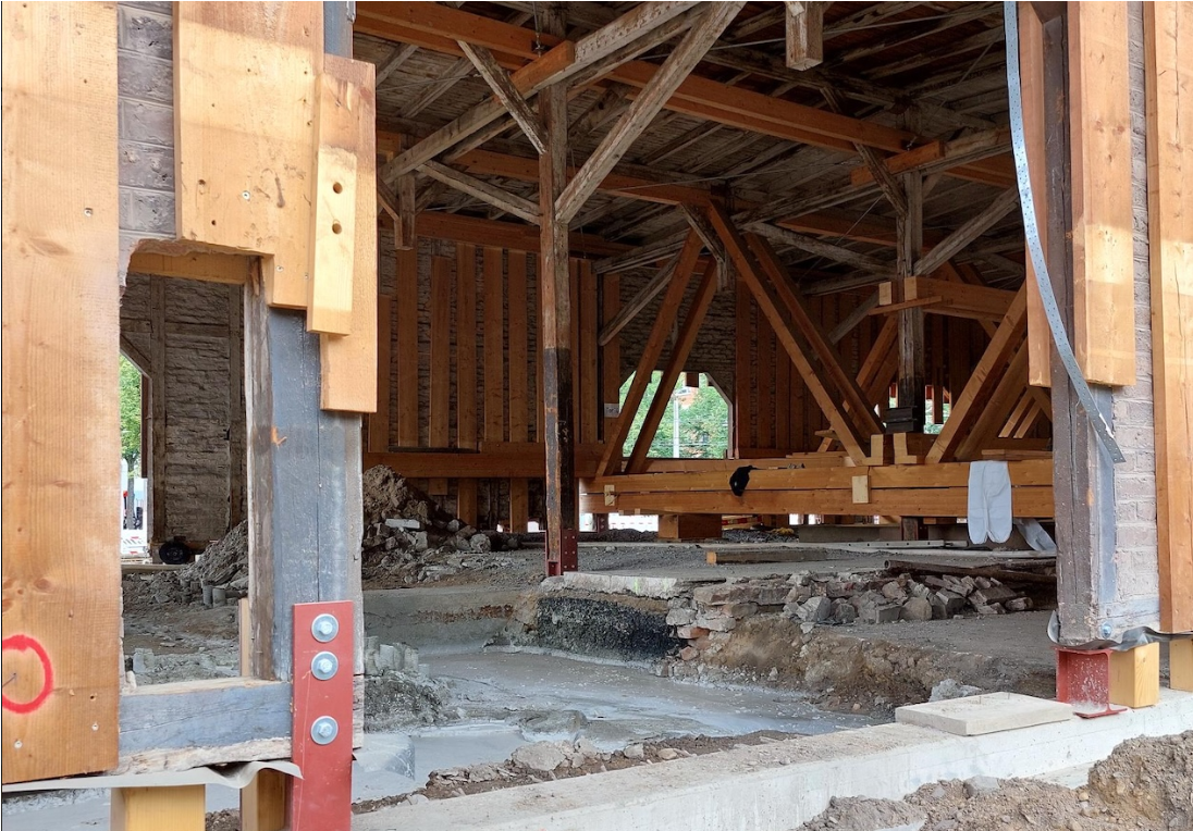 Impression von den Vorarbeiten: Stabilisierung der Güterhalle