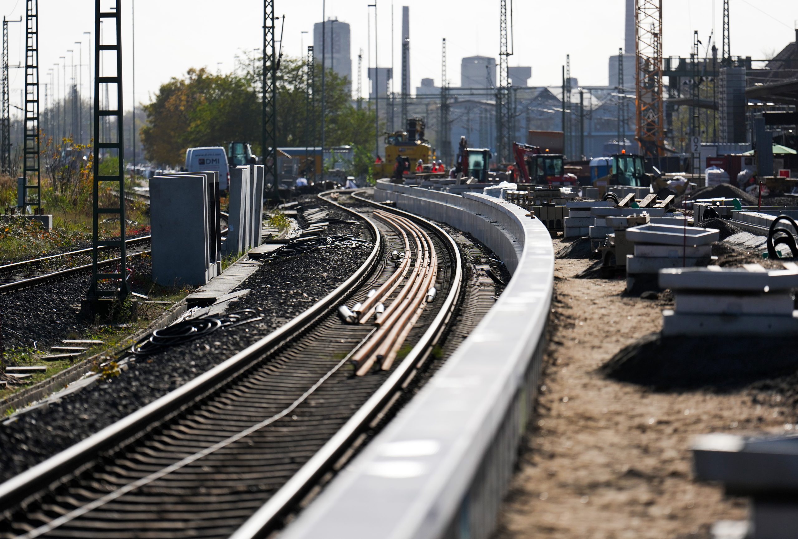 Bauarbeiten an einem neuen Bahnsteig in Wittenberge